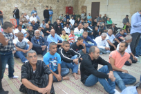 بالصور: المئات من أهالي اللد يؤدون صلاة عيد الأضحى في المسجد العمري الكبير بالمدينة